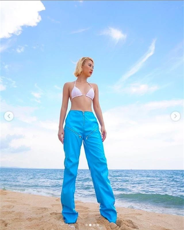 Hot girl Việt đua nhau khoe dáng nóng bỏng trên bãi biển mùa hè - 1 Hot girl Việt đua nhau khoe dáng nóng bỏng trên bãi biển mùa hè - 1