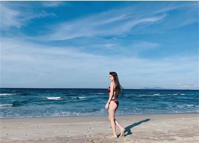 Hot girl Việt đua nhau khoe dáng nóng bỏng trên bãi biển mùa hè - 7
