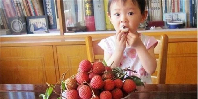 Những lưu ý an toàn khi cho trẻ ăn vải cha mẹ nào cũng cần nhớ - Ảnh 2. Những lưu ý an toàn khi cho trẻ ăn vải cha mẹ nào cũng cần nhớ - Ảnh 2.
