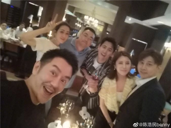 Phẫu thuật thẩm mỹ quá đà, vợ chồng Trần Hạo Dân bị chê là "cặp đôi mặt nhựa" - Ảnh 3. Phẫu thuật thẩm mỹ quá đà, vợ chồng Trần Hạo Dân bị chê là "cặp đôi mặt nhựa" - Ảnh 3.