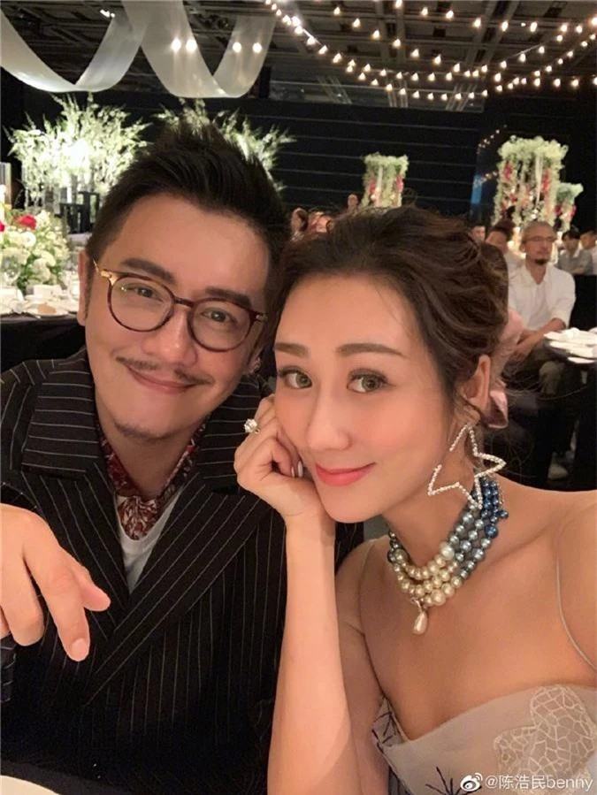 Phẫu thuật thẩm mỹ quá đà, vợ chồng Trần Hạo Dân bị chê là "cặp đôi mặt nhựa" - Ảnh 6. Phẫu thuật thẩm mỹ quá đà, vợ chồng Trần Hạo Dân bị chê là "cặp đôi mặt nhựa" - Ảnh 6.