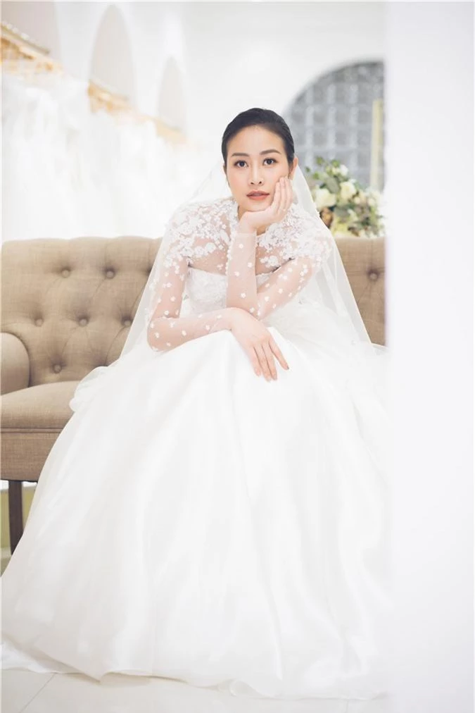 Trọn bộ ảnh xinh đẹp lộng lẫy của cô dâu MC Phí Linh trước ngày cưới, vẫn nhất định giữ kín dung nhan chú rể  - Ảnh 1.