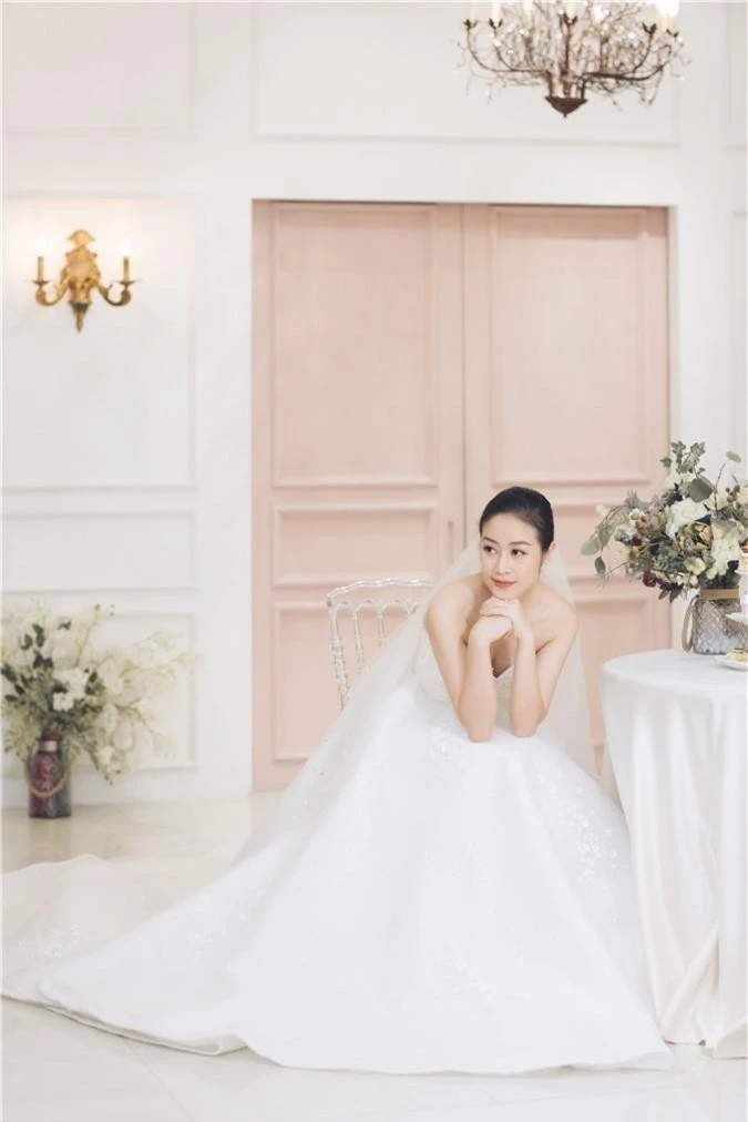 Trọn bộ ảnh xinh đẹp lộng lẫy của cô dâu MC Phí Linh trước ngày cưới, vẫn nhất định giữ kín dung nhan chú rể  - Ảnh 2.