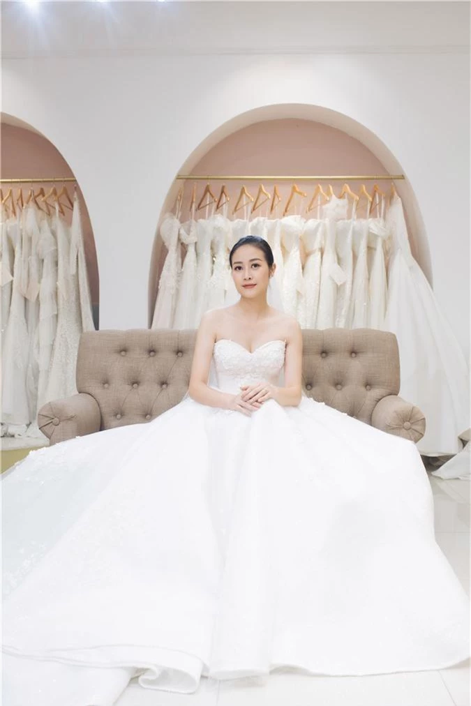 Trọn bộ ảnh xinh đẹp lộng lẫy của cô dâu MC Phí Linh trước ngày cưới, vẫn nhất định giữ kín dung nhan chú rể  - Ảnh 3.