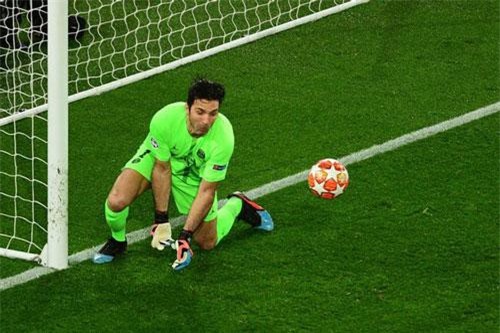 CHÍNH THỨC: Paris SG chia tay Buffon