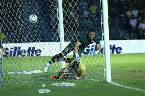 Nguyên nhân nào khiến thủ môn Thái Lan mắc sai lầm nghiêm trọng?