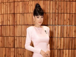 Không chỉ táo bạo khoe ngực khủng, Nhã Phương còn chăm chỉ “nâng cấp” bản thân sau khi làm vợ Trường Giang