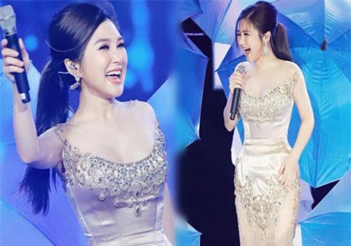 Đi Mỹ du học chưa lâu, Hương Tràm đăng clip hát live cực khủng nhưng bất ngờ thay fan lại chỉ chú ý đến... vòng eo