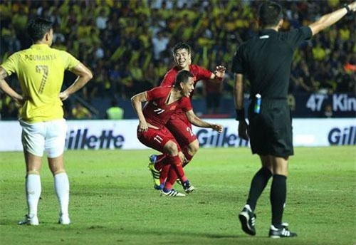 Bóng đá Việt Nam: Quên Thái Lan đi, giờ là lúc hướng đến tầm vóc mới