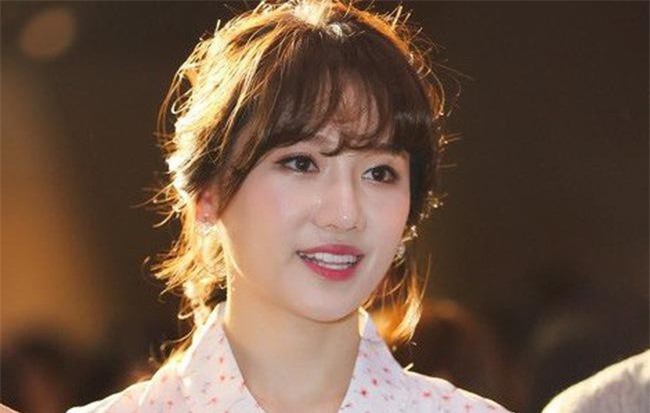 Hari Won xuất hiện với gương mặt ngày càng lạ lẫm, rộ nghi án "đập đi xây lại"