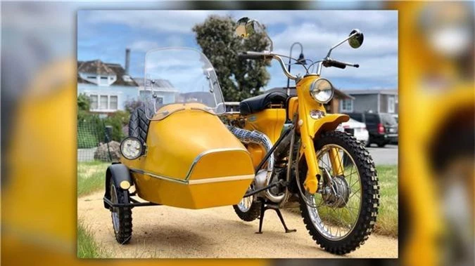 Ngắm Honda Super Cub CT90 độ Sidecar 3 bánh cực lạ.