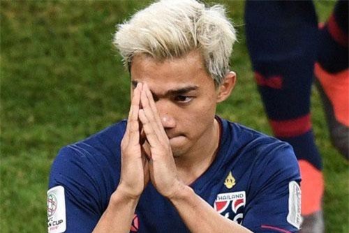 ‘Messi Thái Lan’ muối mặt xin lỗi CĐV Việt Nam