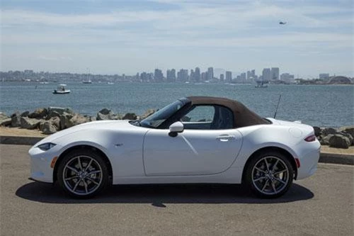 7. Mazda MX-5 Miata 2019.