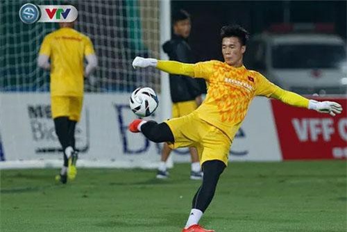 Thủ môn Bùi Tiến Dũng đăng tâm thư xin lỗi fan nhí trên Instagram