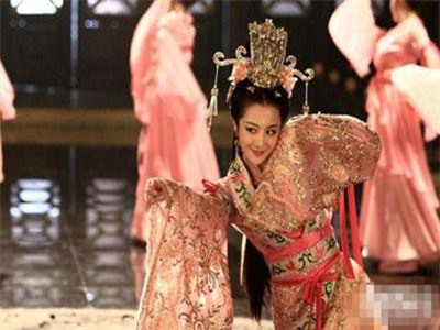 Anh hùng khó qua ải mỹ nhân, đến Tào Tháo còn không cưỡng nổi sức hút của người này