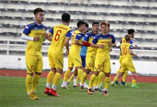 ĐT Việt Nam tập nhẹ, sẵn sàng cho trận chung kết King's Cup 2019 gặp ĐT Curacao