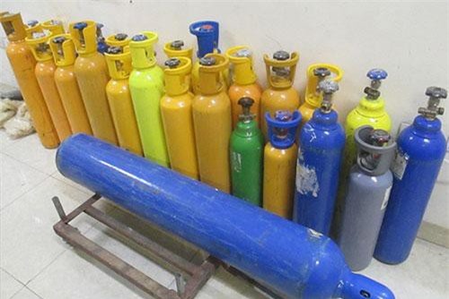 Hà Nội: Phát hiện kho tàng trữ khí cười chuyên cung cấp cho các quán bar, karaoke