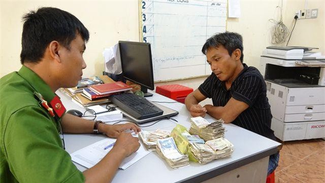 T&#xE2;y Ninh:  V&#xE0;o b&#x1EC7;nh vi&#x1EC7;n tr&#x1ED9;m th&#xF9;ng ti&#x1EC1;n t&#x1EEB; thi&#x1EC7;n