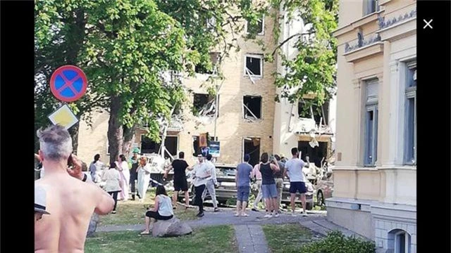 Khu chung cư Thụy Điển như “bãi chiến trường” sau vụ nổ rung chuyển - 5