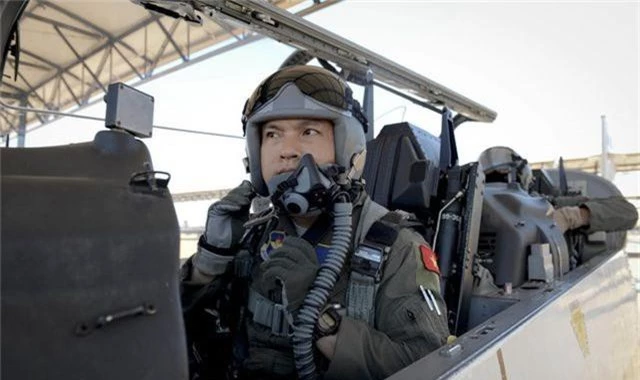 Thượng úy phi công Việt Nam đầu tiên tốt nghiệp khóa huấn luyện phi công tại Mỹ - 2
