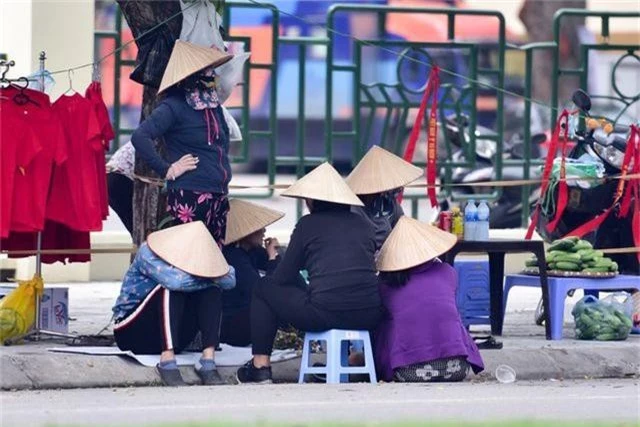 Trước trận U23 Việt Nam - Myanmar: Cò vé hét giá “khủng” - 2 Trước trận U23 Việt Nam - Myanmar: Cò vé hét giá “khủng” - 2