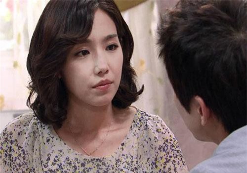 Chồng để quên điện thoại ở nhà, tôi chết lặng khi tình cờ biết "món quà" sinh nhật mà đồng nghiệp muốn tặng anh