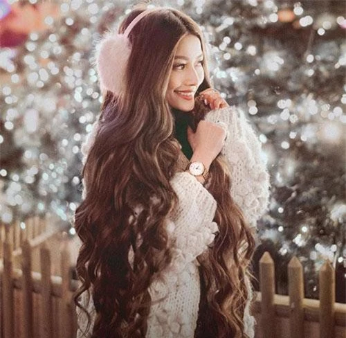 Người đẹp 9x cũng thường xuyên chia sẻ các bí quyết dưỡng tóc trên Instagram.