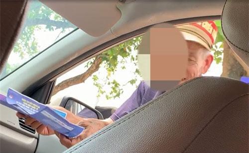 CLIP: Vé 'chợ đen' trận U23 Việt Nam - Myanmar bị đội lên chóng mặt