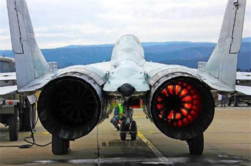 Cận cảnh "trái tim" của chiến đấu cơ huyền thoại MiG-29
