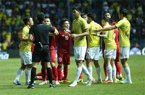 Càng đá càng sa sút, bóng đá Thái Lan có đi sai đường?