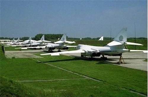Phi đội máy bay ném bom chiến lược siêu âm Tu-160 của Không quân Ukraine