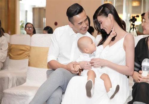 Thúy Diễm lại thèm cảm giác có bầu và đây là phản ứng "khó đỡ" của Lương Thế Thành