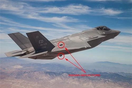 Các khí tài làm tăng diện tích phản xạ radar Luneburg Lens được tiêm kích F-35 mang theo