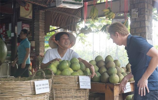 Trường Giang đổi nghề “bán bưởi kiếm cơm” khiến đàn em tá hỏa