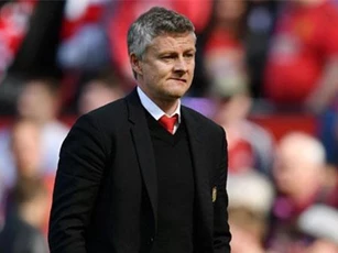 HLV Solskjaer "giương cờ trắng" trong 2 thương vụ bom tấn của Man Utd