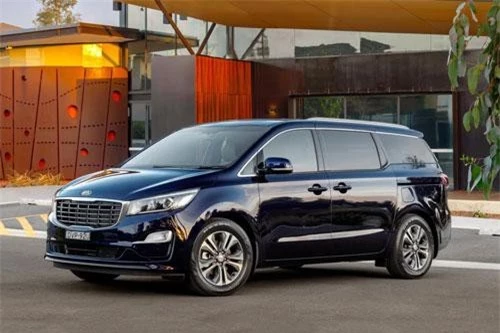 6. Kia Carnival (doanh số: 27.927 chiếc).