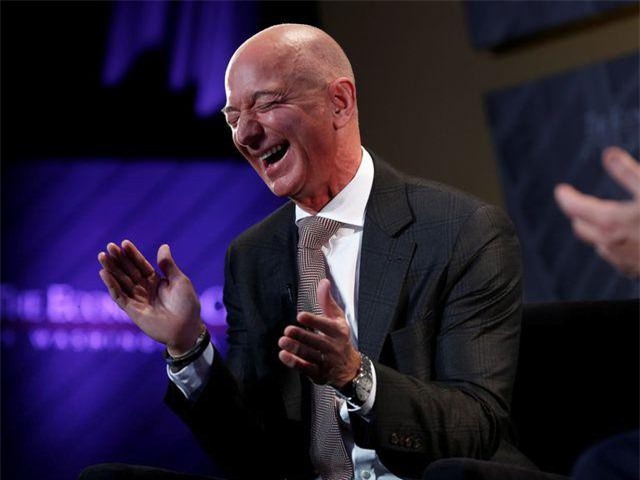 Giới siêu giàu đang nắm quá nhiều tiền mặt và không biết phải làm gì