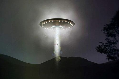 Sự thật kinh dị bị người ngoài hành tinh bắt cóc 3 lần