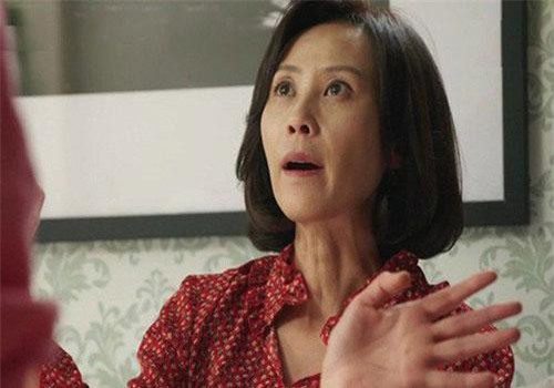 Giao 50 triệu cho con dâu chi tiêu mỗi tháng, tôi choáng với một khoản chi bất hợp lý những 20 triệu, đọc dòng ghi chú của con dâu mà tôi muốn ngất