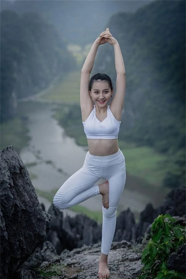 Ấn tượng bộ ảnh yoga tại Hang Múa của mẫu nhí Sài thành - 1