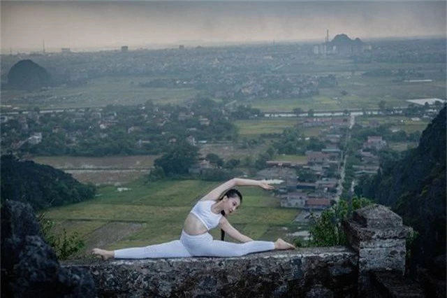 Ấn tượng bộ ảnh yoga tại Hang Múa của mẫu nhí Sài thành - 10