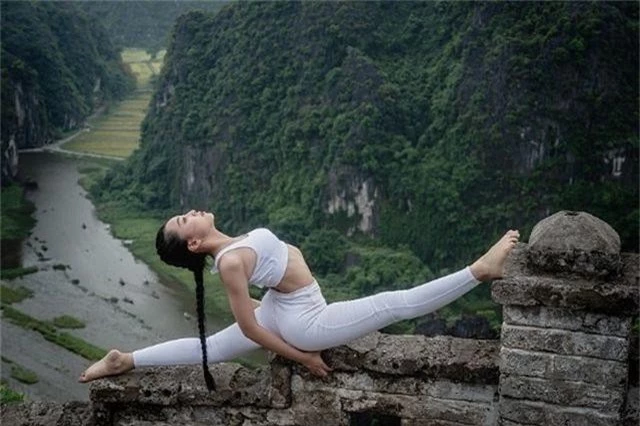 Ấn tượng bộ ảnh yoga tại Hang Múa của mẫu nhí Sài thành - 4