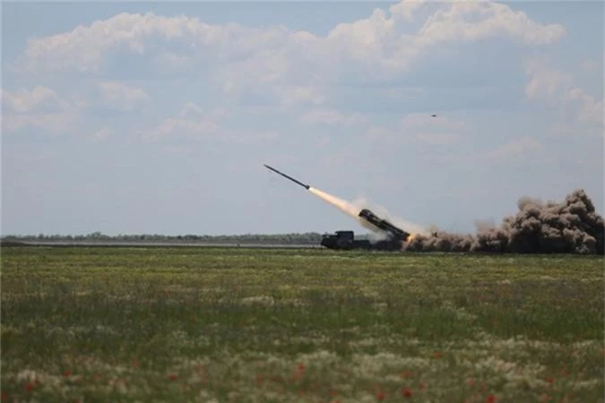 Can canh sieu rocket Ukraine ban xa 130km khien Nga “lanh gay”-Hinh-3