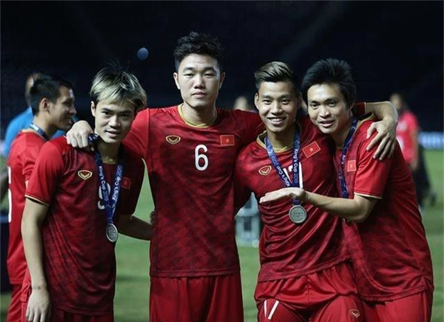 Đội tuyển Việt Nam rạng rỡ với tấm HCB King’s Cup 2019 - 9
