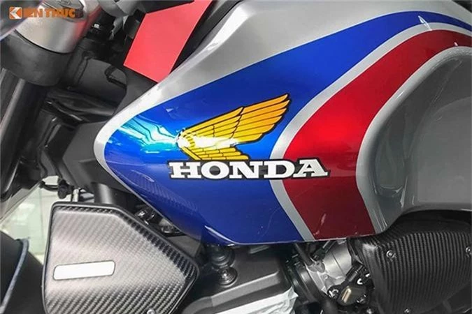 Honda CB1000R dac biet gia hon nua ty 