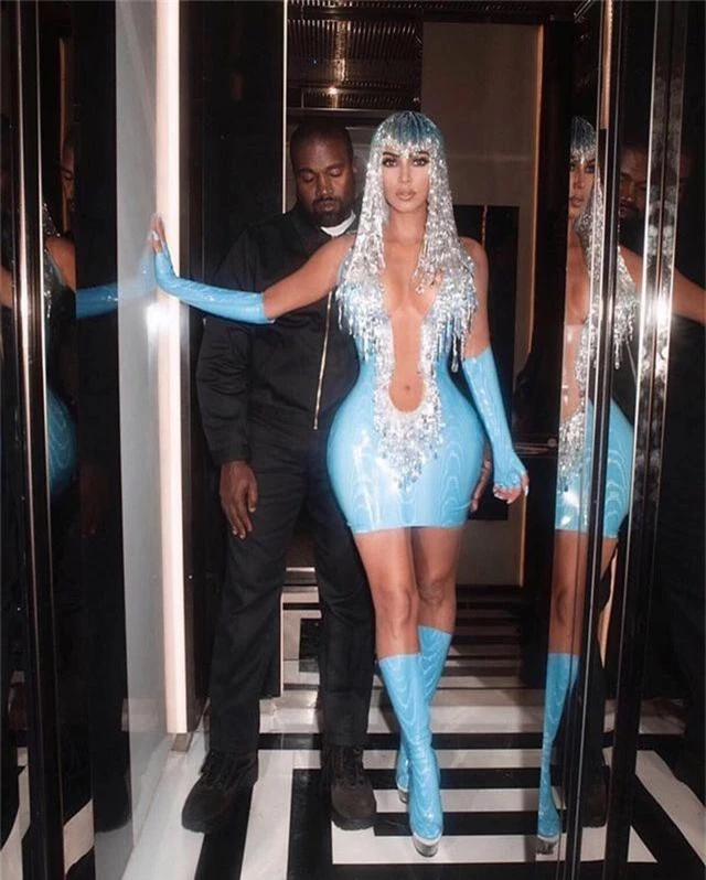 Kim Kardashian mặc táo bạo ra phố - 7