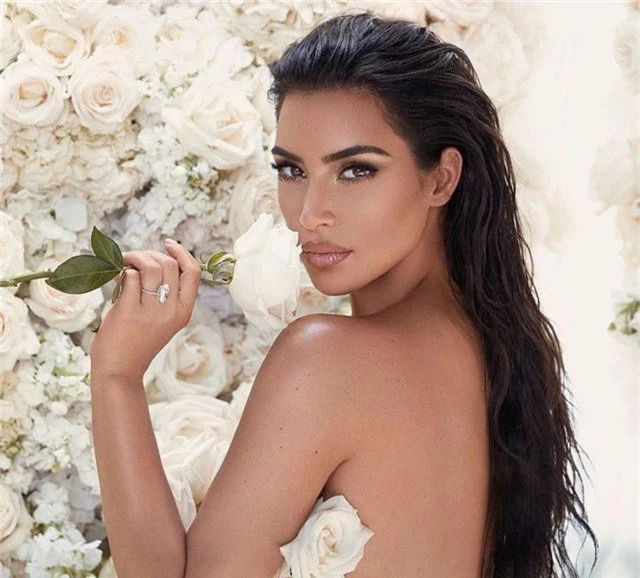 Kim Kardashian mặc táo bạo ra phố - 9