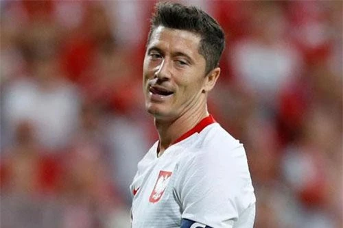 Lewandowski cũng có pha bỏ lỡ đáng tiếc.