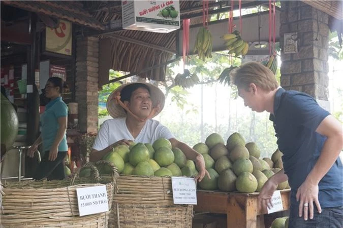 Hồ Việt Trung tá hỏa khi thấy Trường Giang đổi nghề “bán bưởi kiếm cơm”  - Ảnh 1.