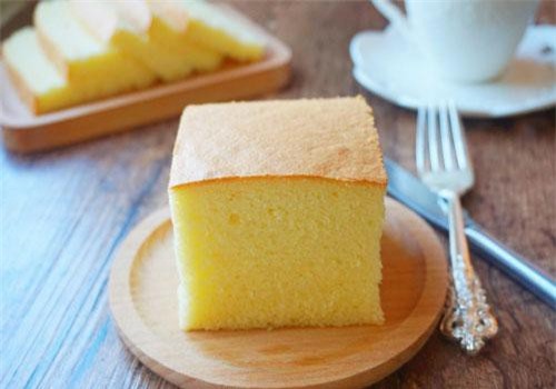 Các mẹ mới học làm bánh không thể bỏ qua công thức bánh bông lan cơ bản này